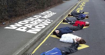 Row erupts between parents on the Leeds Temple Newsam school run after police post powerful image