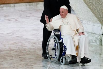 Pope, hobbled by knee problem, looks forward to S Sudan trip