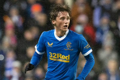 Lowry signs new Rangers deal as long-term contract ends transfer speculation