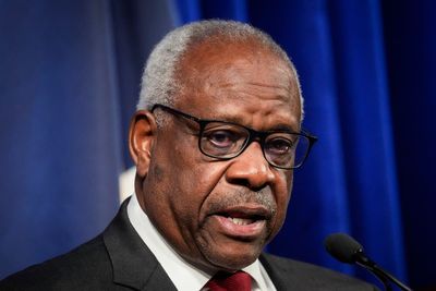 Justice Clarence Thomas tells Roe v Wade protesters that Supreme Court ‘won’t be bullied’