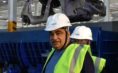 Gadkari seeks to develop vehicle scrapping facilities within 150 km from city centres