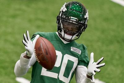 Ahmad Gardner signs rookie contract with Jets