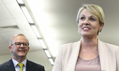 Labor will announce new measures to close gender pay gap in election campaign’s final fortnight