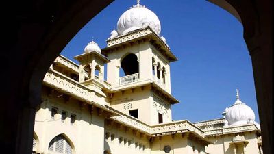 Camp on ‘earthwork’ art for Lucknow University students