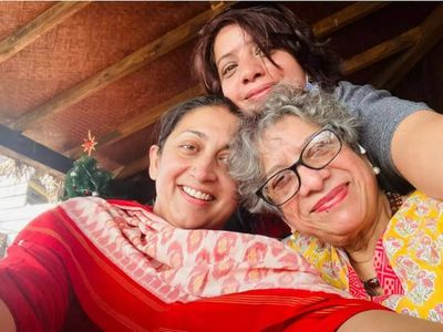 Smriti Irani shares precious photos on Mother's Day; opens up about her mother battling financial struggles bravely