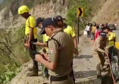 Five killed as car falls into gorge in Uttarakhand
