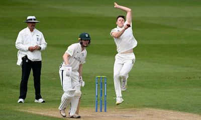 Warwickshire hold on for draw against Lancashire: county cricket – as it happened!