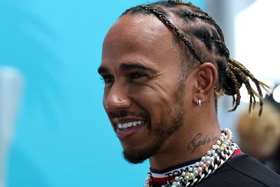 Hamilton not planning to comply with F1 jewellery ban