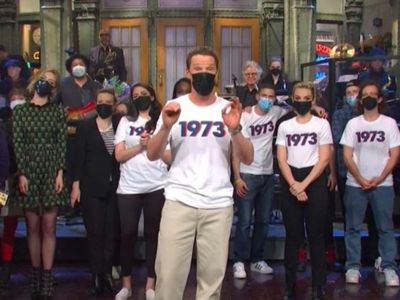 Saturday Night Live: Benedict Cumberbatch and Arcade Fire wear T-shirts referencing Roe vs Wade