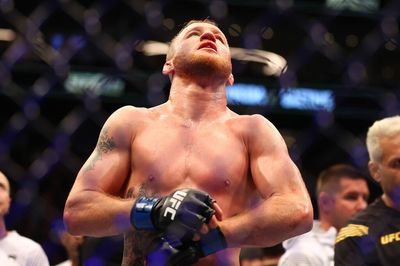 Justin Gaethje congratulates Charles Oliveira on UFC 274 submission win