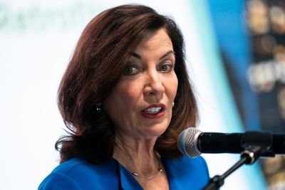 New York Gov. Kathy Hochul tests positive for COVID-19