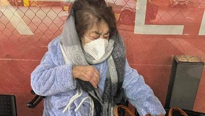 Elderly woman waits outside Lyell McEwin Hospital in cold for hours as Flinders Medical Centre promised upgrade under Labor