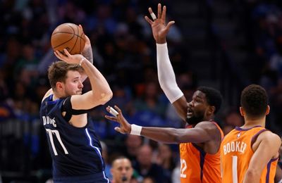 Mavs drill 20 three-pointers to pull level with Suns, Sixers beat Heat