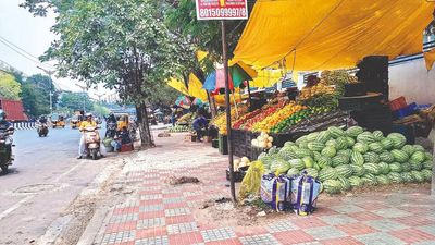 Chennai: Encroachments rule pavements in Ambattur