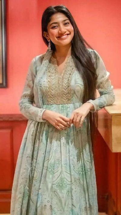 These steal-worthy looks of Sai Pallavi will leave you spellbound