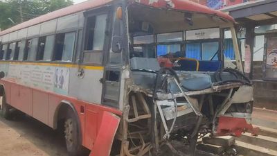 Pothole causes bus accident in Bengaluru, 29 injured