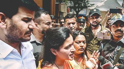 Ranas may meet Amit Shah, Lok Sabha speaker, demand action against Shiv Sena leaders