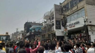 Traffic snarls at Delhi's Shaheen Bagh, adjoining areas as protests erupt against SDMC's anti-encroachment drive