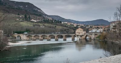 Kelly Meafua: Rugby player celebrating victory dies after falling from bridge