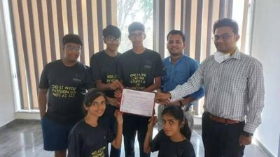 Volunteering is these Teenagers' jam