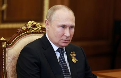 Putin tells experts to work on trade payments with allies and 'unfriendly' states