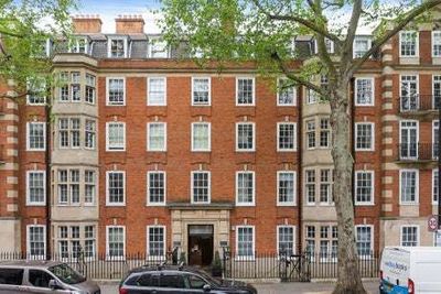 Fit for a princess: rare flat for sale in famous Earls Court mansion where Diana lived before marrying Prince Charles