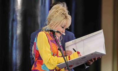 Dolly Parton’s Imagination Library to give books to refugee children