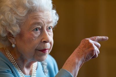 Queen Elizabeth pulls out parliament opening because of 'episodic mobility problems'