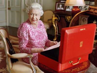 Queen Elizabeth, Citing 'Episodic Mobility Problems,' To Miss Opening Of Parliament For First Time Since 1963