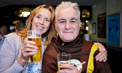 Grand gesture: musician Paul Heaton puts £1,000 behind bar at 60 pubs