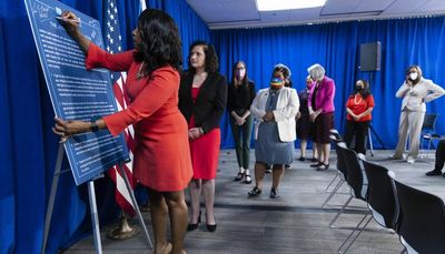 Lightfoot pledges $500,000 to help pay for women needing abortion care