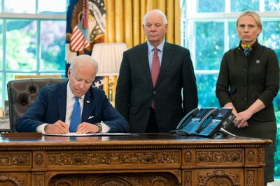 Biden signs Ukraine bill, seeks $40B aid, in Putin rejoinder