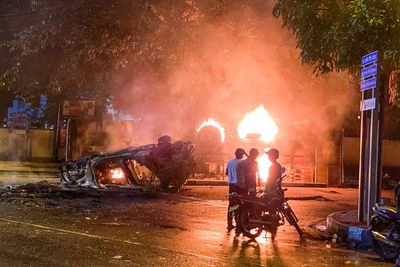 Sri Lanka anti-government protests continue despite curfew