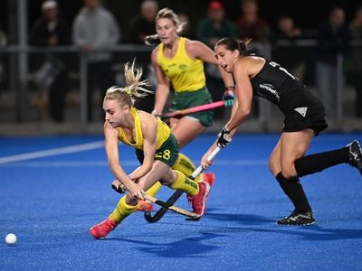 Hockeyroos fight back to draw with NZ