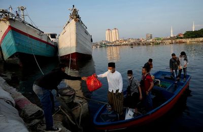 Indonesian sailors seize $82M of cocaine floating off port