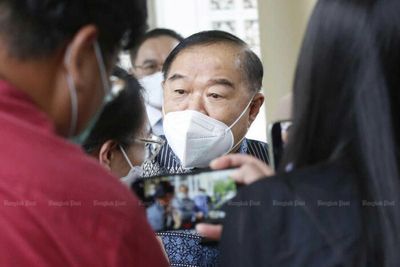 Prawit: Thamanat won't dine with Pheu Thai