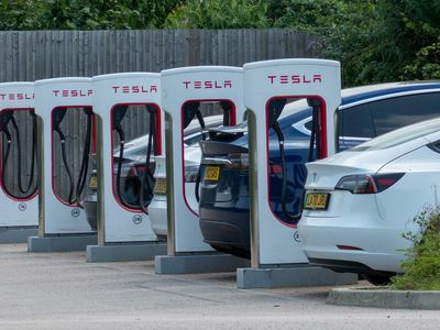 Here's Why This Tesla Analyst Expects Battery Costs To Drop As More EVs Reach End Of Life
