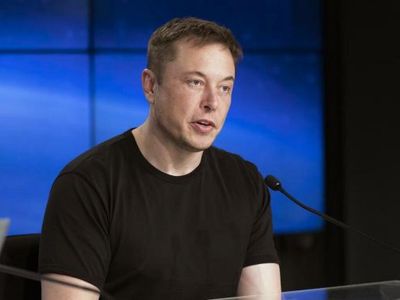 Here's What Warren Buffett Thinks About Tesla And Elon Musk