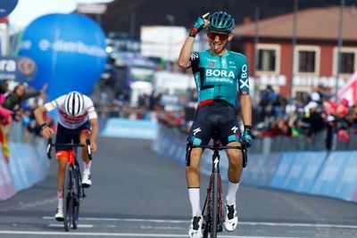 Kamna wins on Mt Etna as Lopez takes Giro d'Italia lead