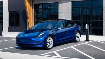 Tesla Recalls 130,000 US Cars For Display Issues While Charging