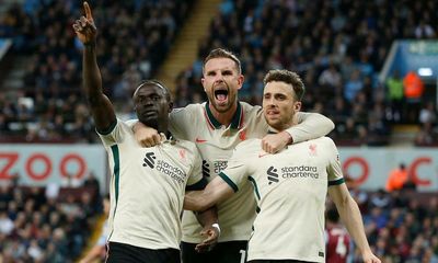 Sadio Mané completes comeback at Aston Villa to keep Liverpool in title race