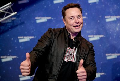 Musk promises to return Trump to glory