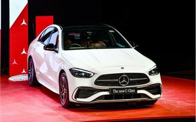 New Mercedes-Benz C-Class makes it entry