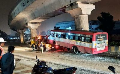 26 passengers injured after KSRTC bus rams into metro pillar