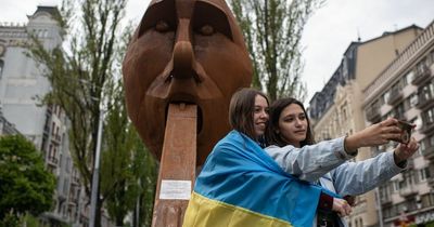 Vladimir Putin sculpture with gun in his mouth titled 'Shoot Yourself' appears in Kyiv