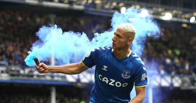 Everton star Richarlison urged to consider Manchester United transfer