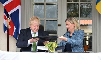 UK pledges to back Sweden and Finland against Russian threats