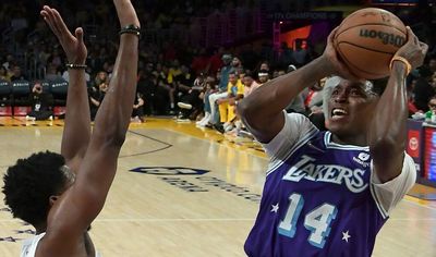 Lakers: Stanley Johnson is with trainer who transformed Alex Caruso