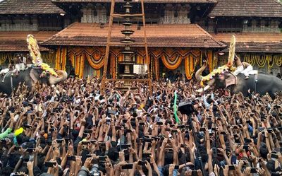 Thrissur Pooram concludes with Upacharam Cholli Piriyal