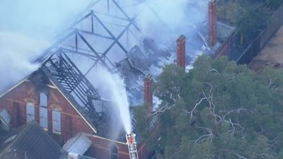 Church fire in South Yarra, in Melbourne's inner south-east, sends smoke, flames into the sky